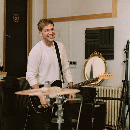 gaspard murphy ingenieur du son instrumentiste musique paris compositeur interprete chanteur producteur de musique paris location studio d enregistrement musique paris 11